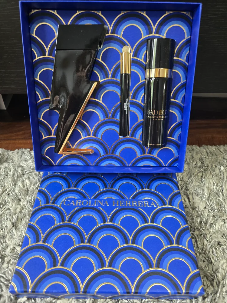 Carolina Herrera Bad Boy Gift Set image indicator(2)