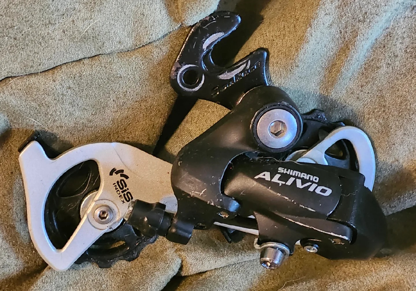 Mongoose DXR AL Aluminum 16 3/4" Full Suspension Frame image indicator(8)