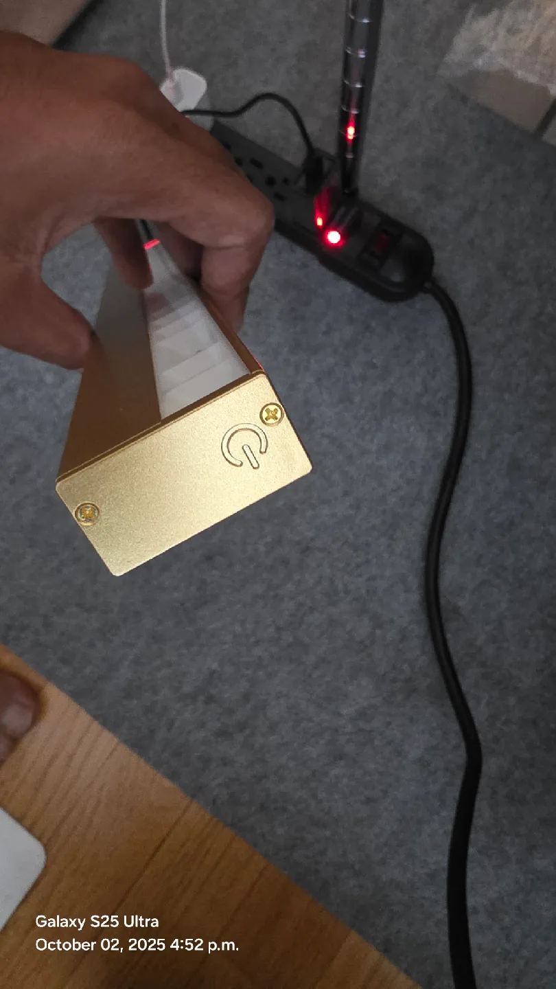 Portable LED light strip - Gold image indicator(4)
