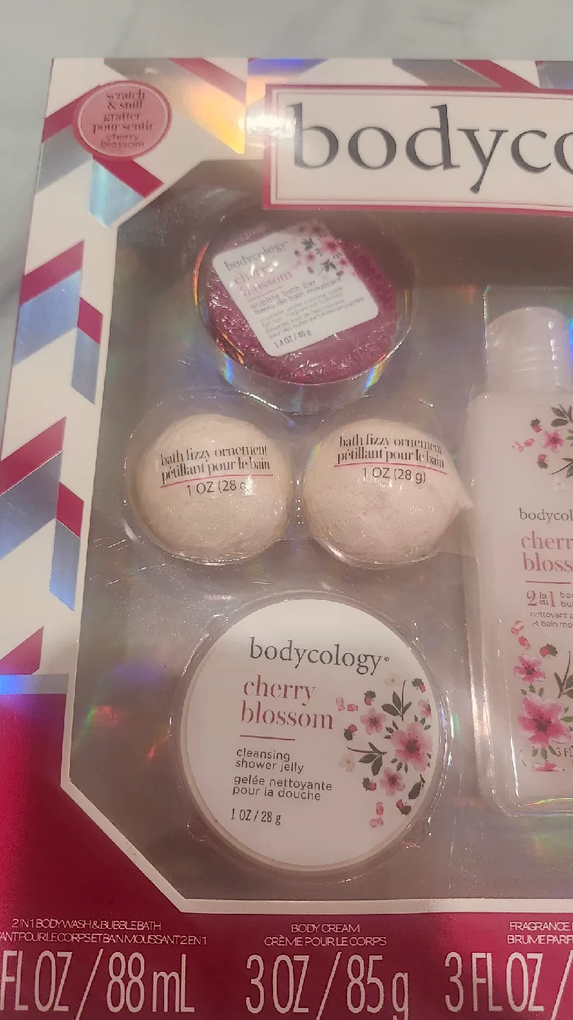 Bodycology Cherry Blossom 7 piece Gift Set image indicator(2)