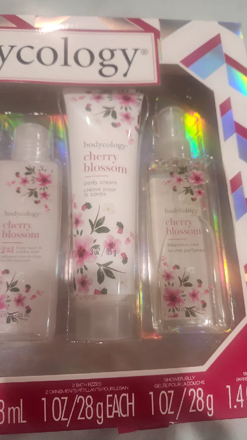 Bodycology Cherry Blossom 7 piece Gift Set image indicator(4)