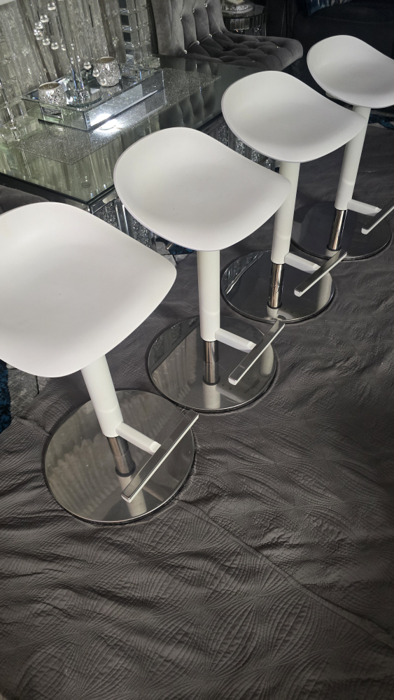 Set of 4 White Bar Stools