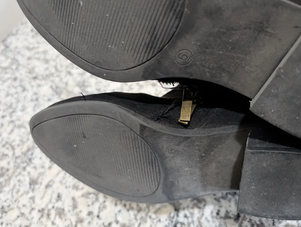 Express Black Ankle Boots - Size 6 image indicator(4)