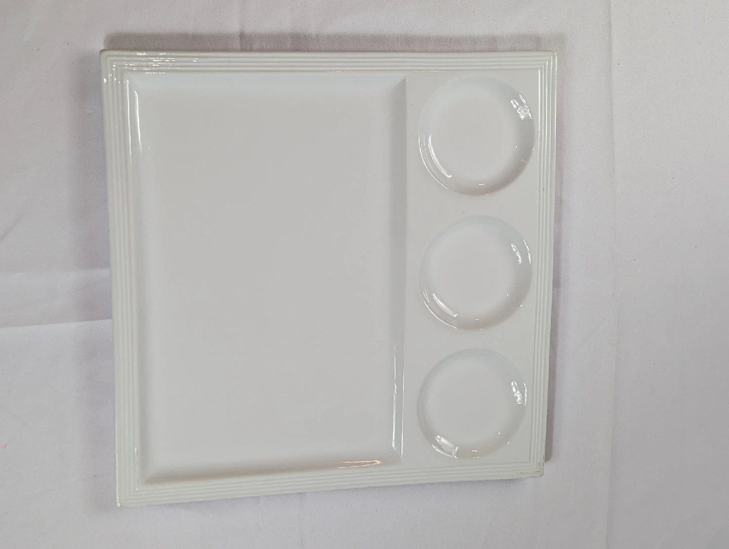 White Ceramic Dinner Plates read description - photo 5
