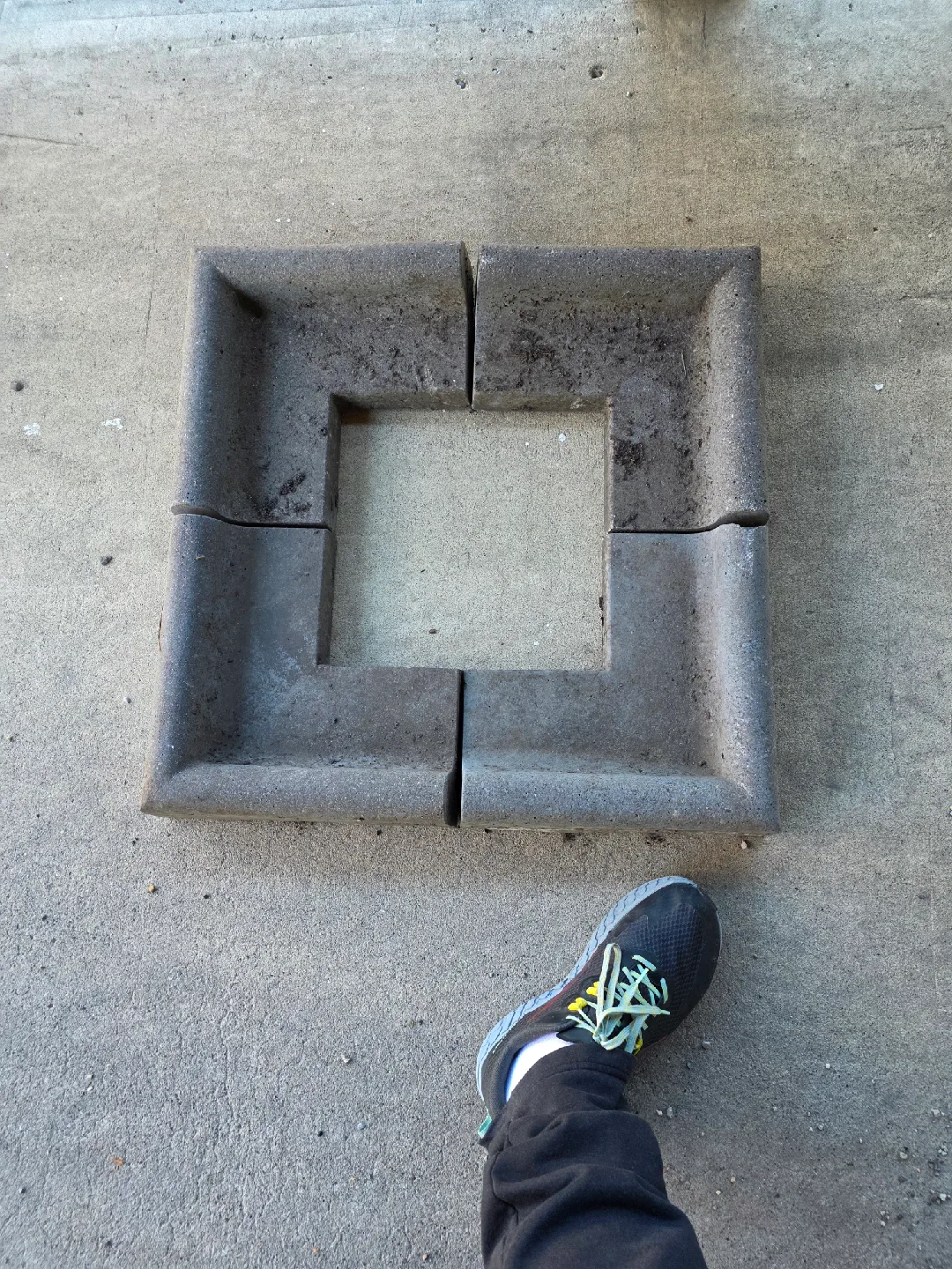 Concrete Corner Edging - Garden/Landscaping image indicator(2)