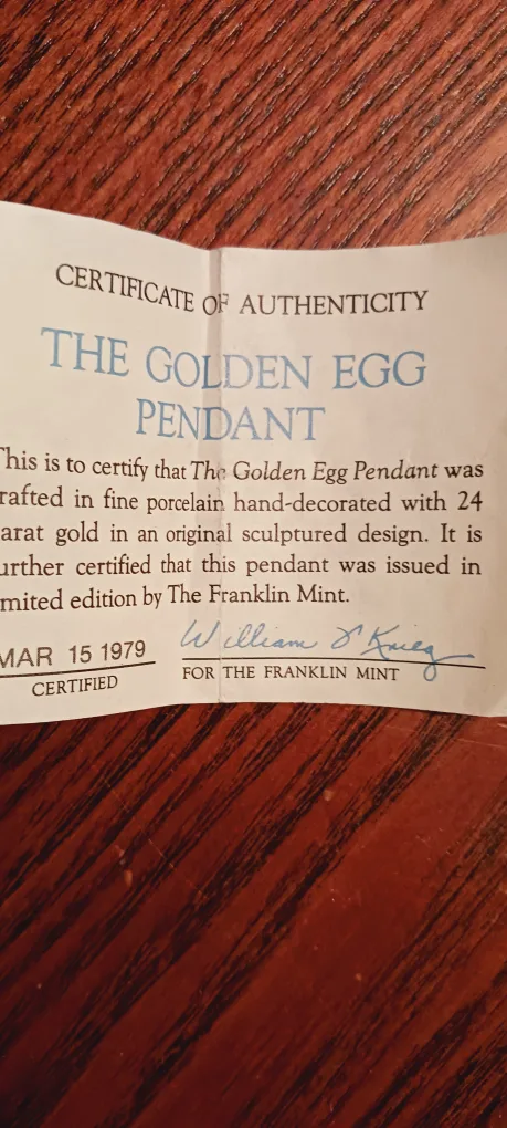 24K Gold Plated Franklin Mint Gorgeous Egg Shaped Pendant image indicator(5)