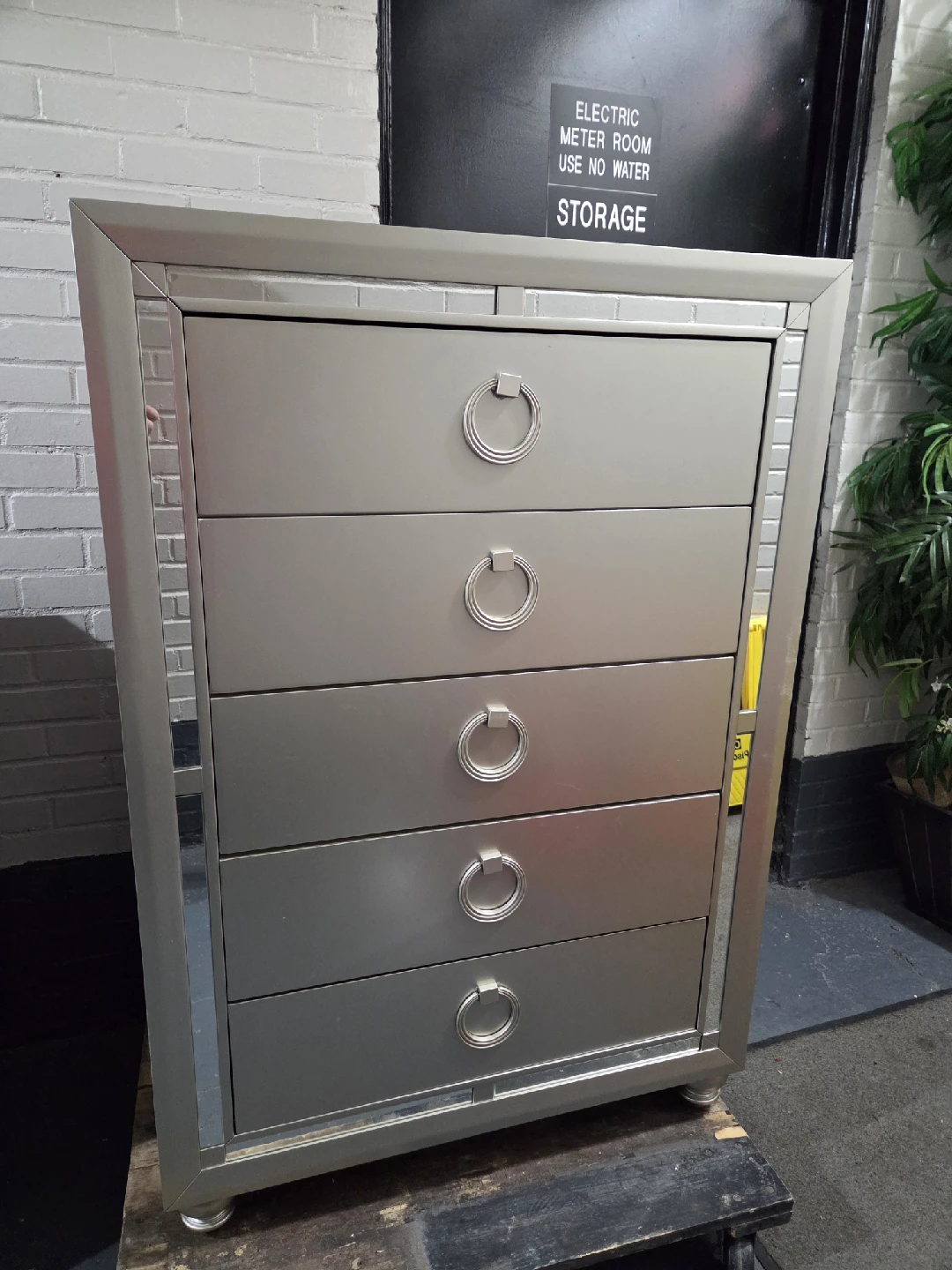 Silver Mirrored 5-Drawer Chest - photo 3