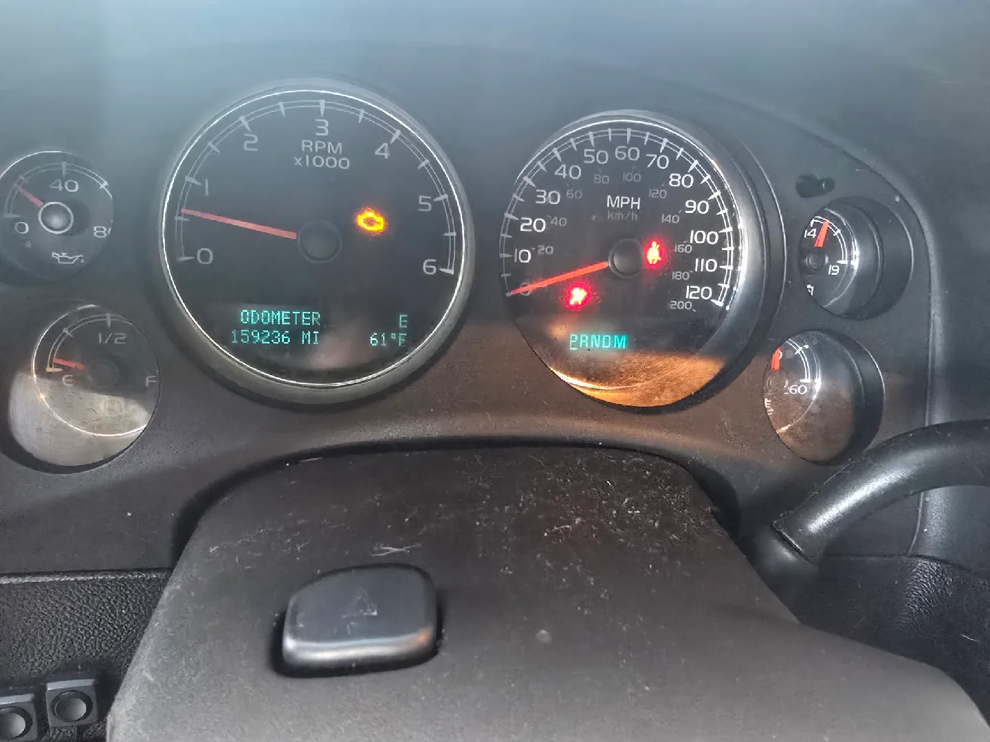 🚘 Chevy Tahoe 2010– Clean & Ready to Ride 💨 image indicator(8)