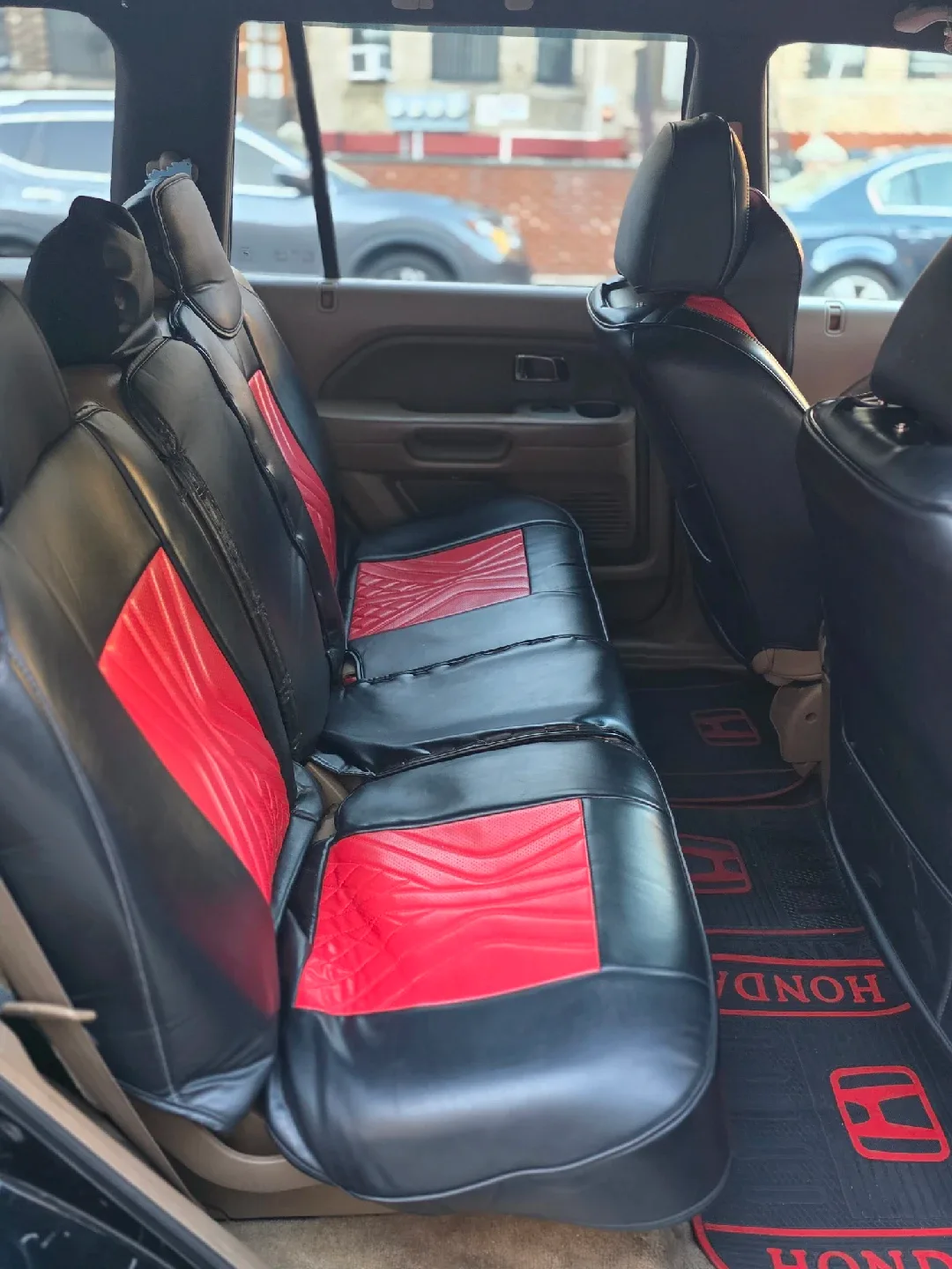 Honda Pilot SUV - Black image indicator(8)