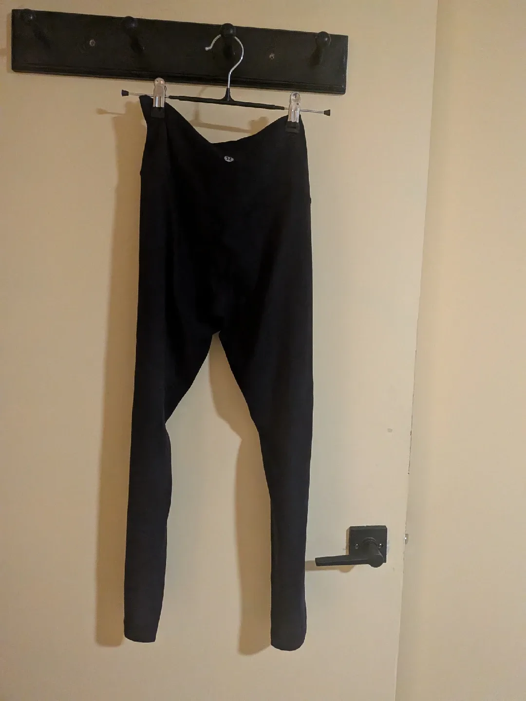 Lululemon Black Leggings - Size 8 image indicator(2)