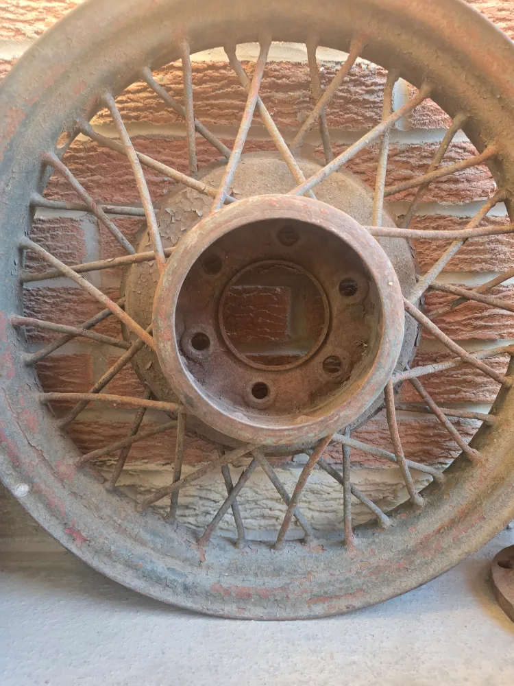 Vintage Spoked Wheels & Hand Water Pump image indicator(5)