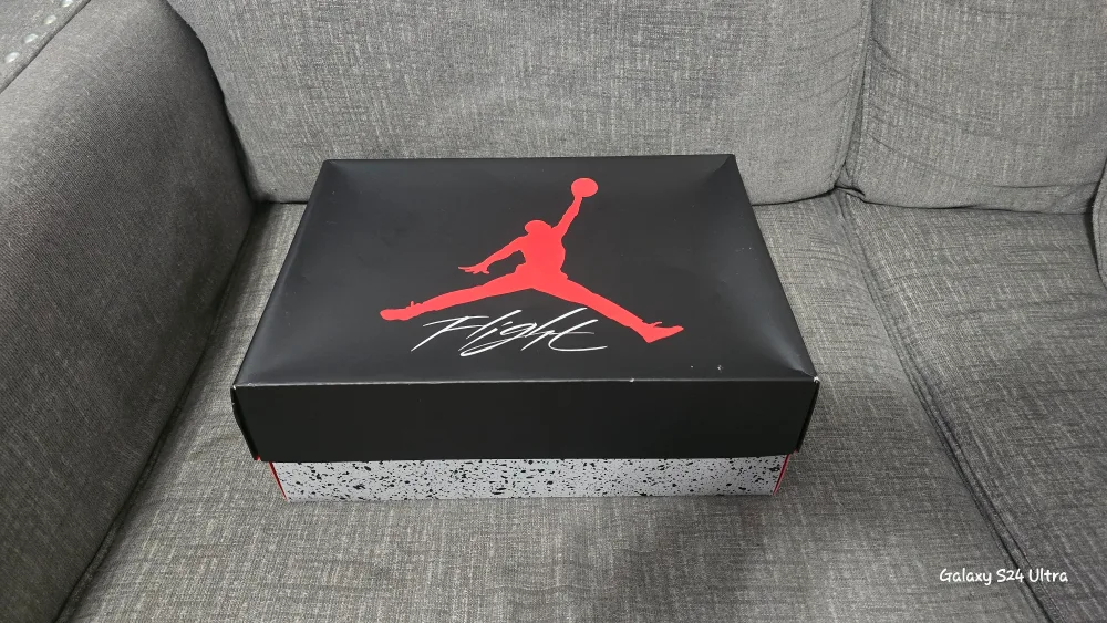 Air Jordan 4 Retro Summit White/Fire Red Size 12 image indicator(3)