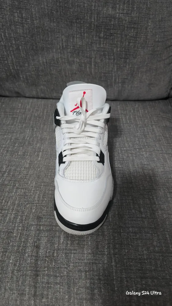 Air Jordan 4 Retro Summit White/Fire Red Size 12 image indicator(7)