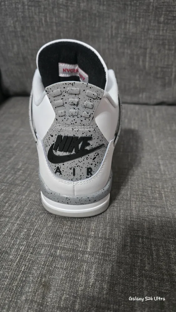 Air Jordan 4 Retro Summit White/Fire Red Size 12 image indicator(8)