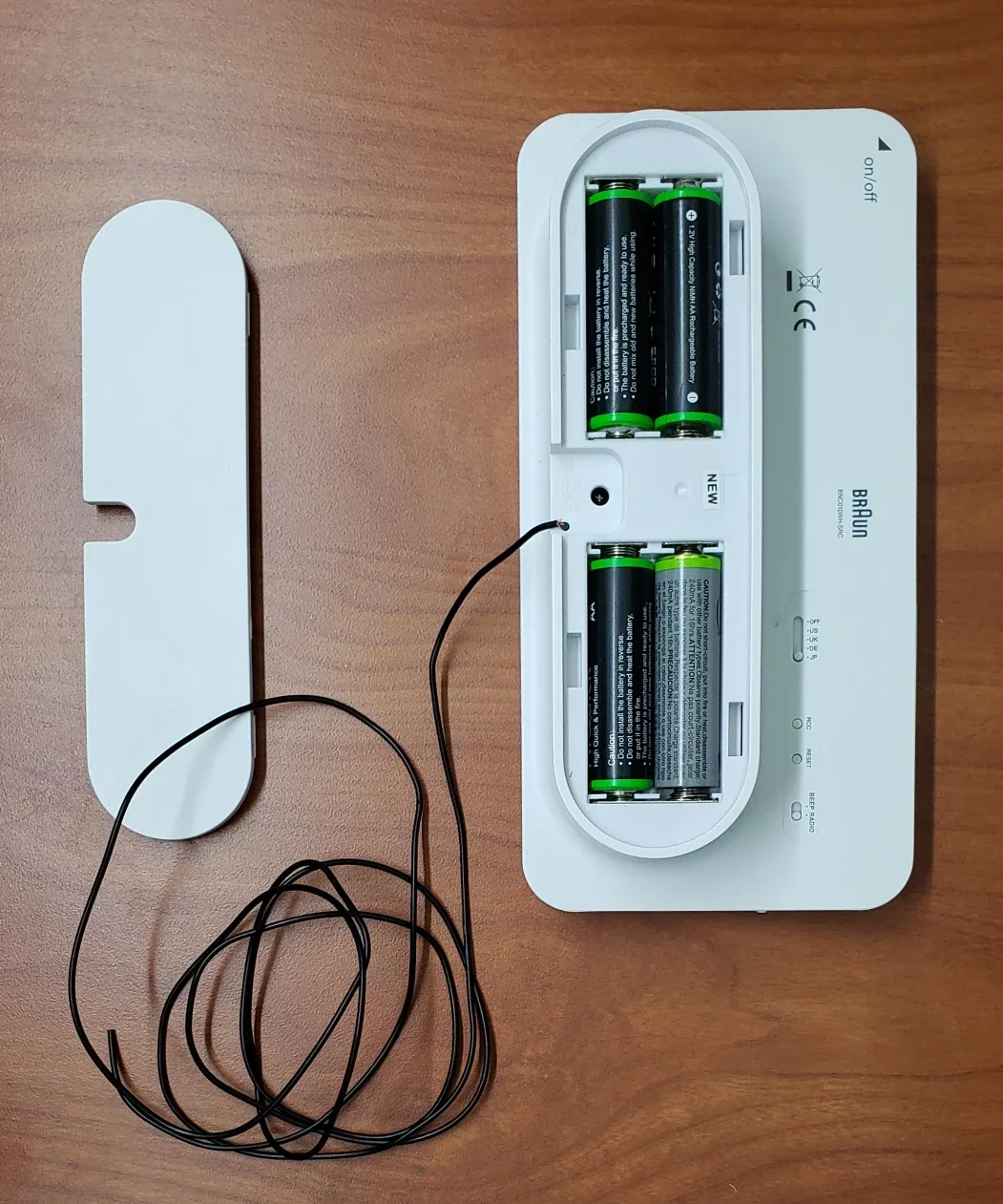 Braun Digital AM/FM Radio Alarm Clock - BNC010WH-SRC image indicator(3)