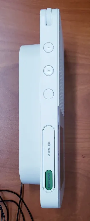 Braun Digital AM/FM Radio Alarm Clock - BNC010WH-SRC image indicator(6)