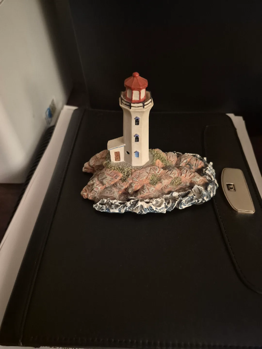 Lighthouse 🌊 Figurine image indicator(2)