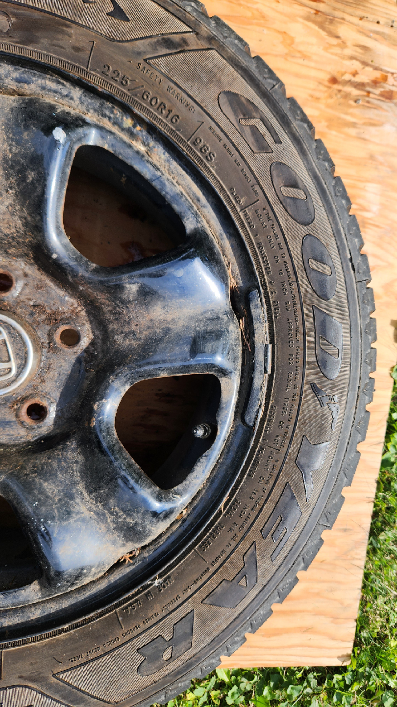 Goodyear Nordic Winter Tire 225/60R16 - photo 2
