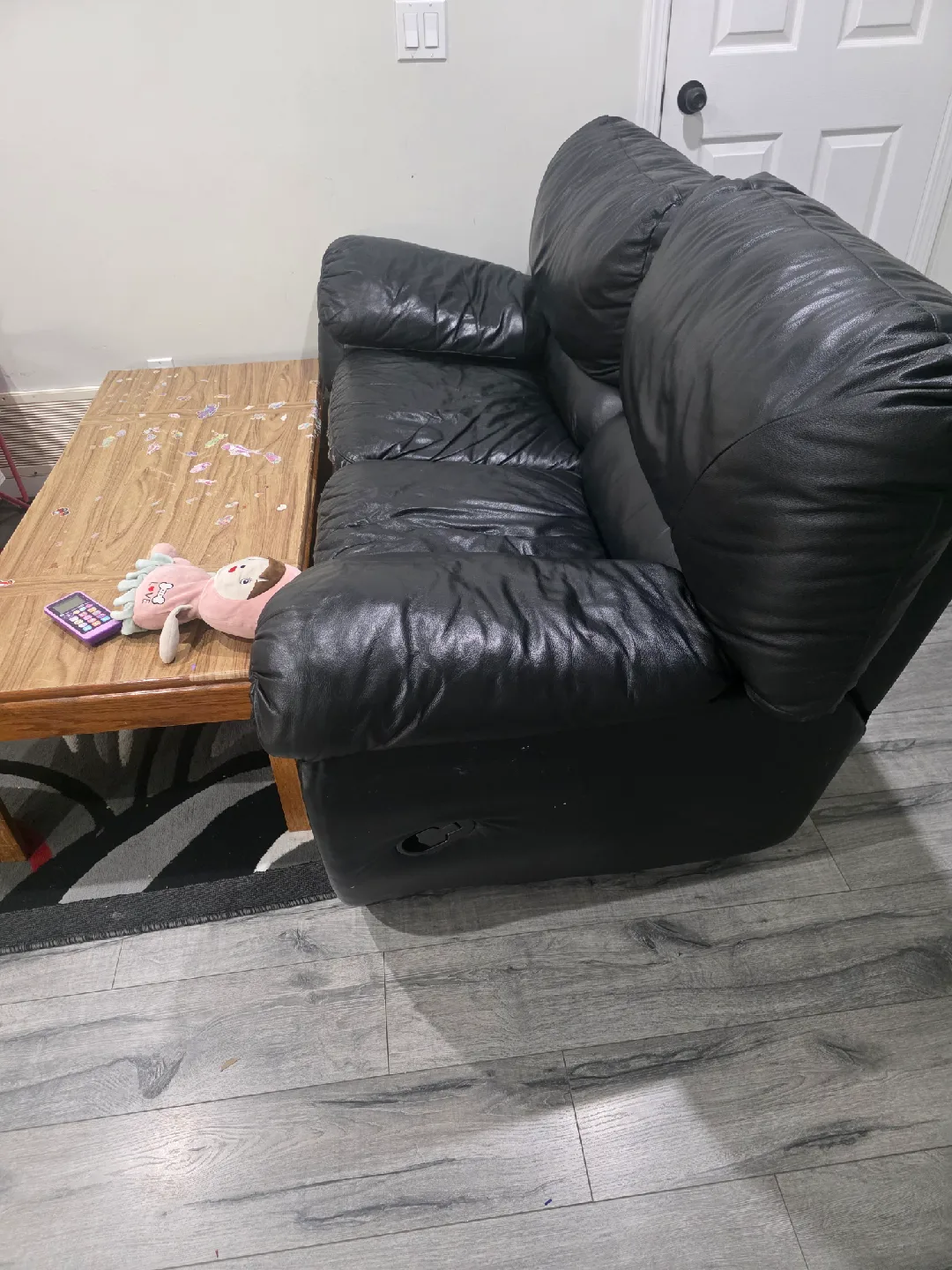 Black Leather Reclining Loveseat image indicator(2)