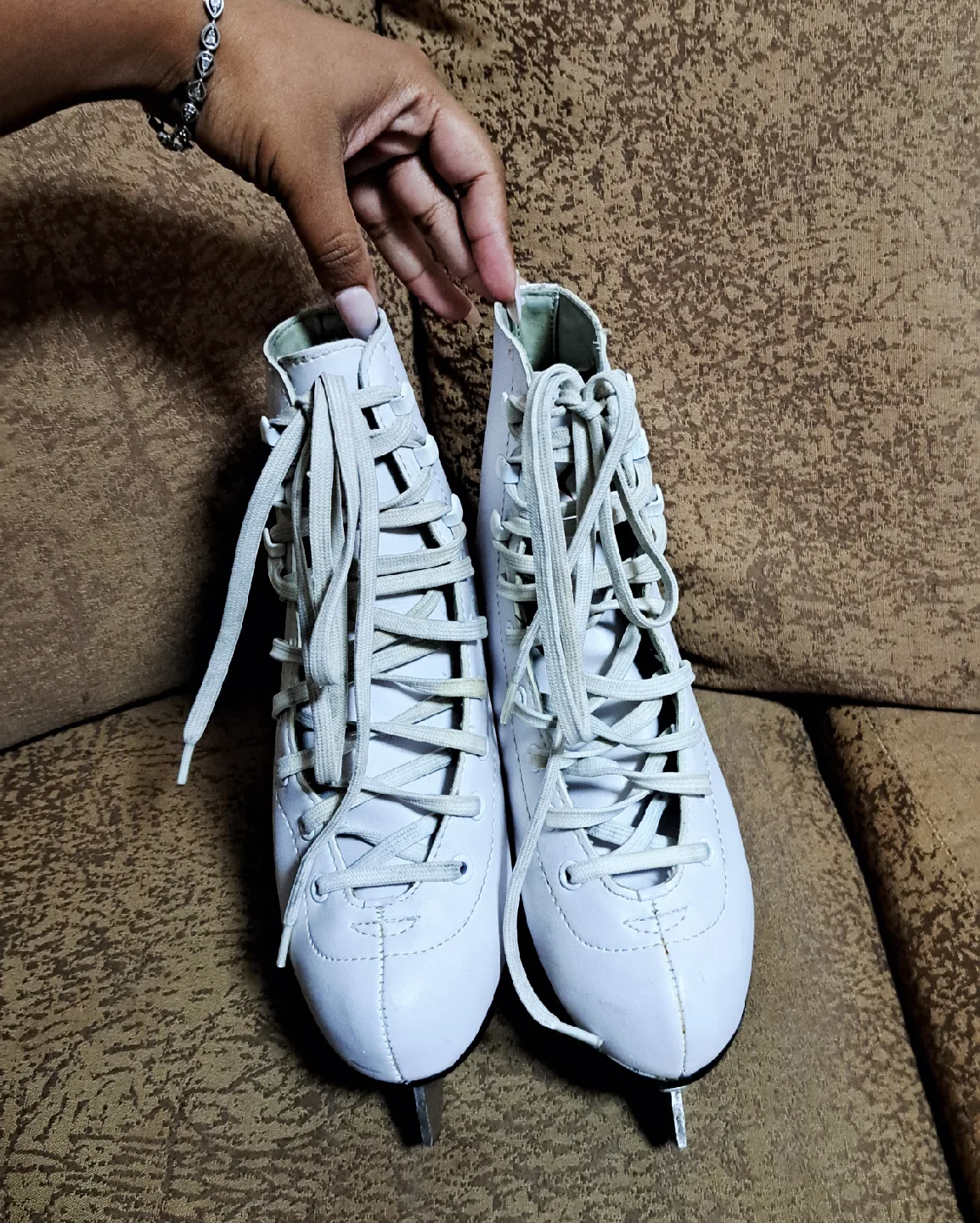 White Ice Skates with Bag, Guards, Cloth image indicator(3)