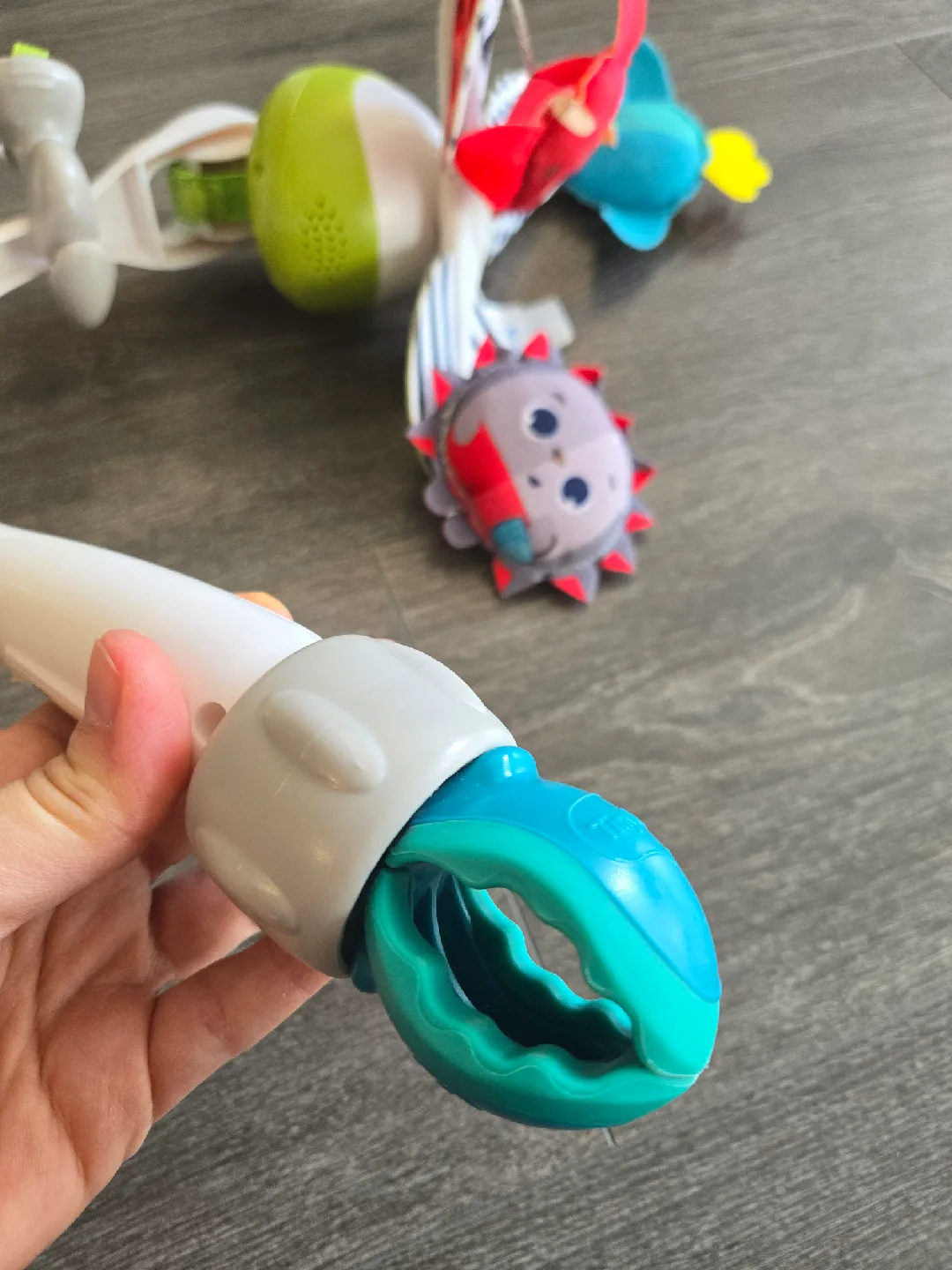 Tiny Love Take Along Mobile image indicator(4)