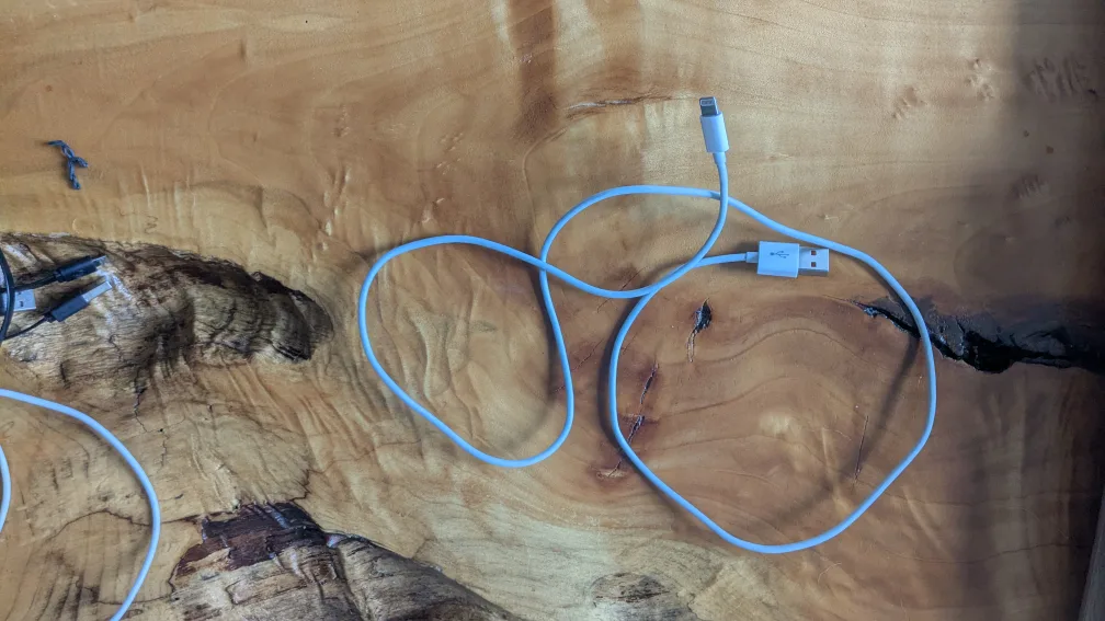 3 Assorted USB Charging Cables with Fabric Drawstring bag image indicator(4)