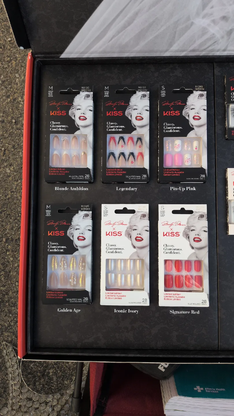KISS x Marilyn Monroe Limited Edition Nail & Lash Set image indicator(5)