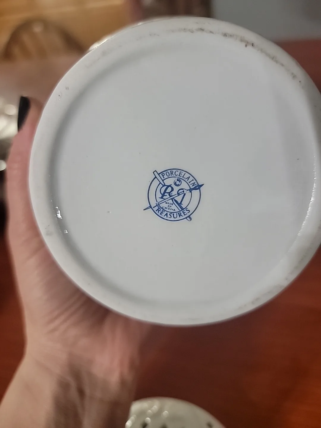 RR Treasures Porcelain Swan Covered Dish image indicator(2)