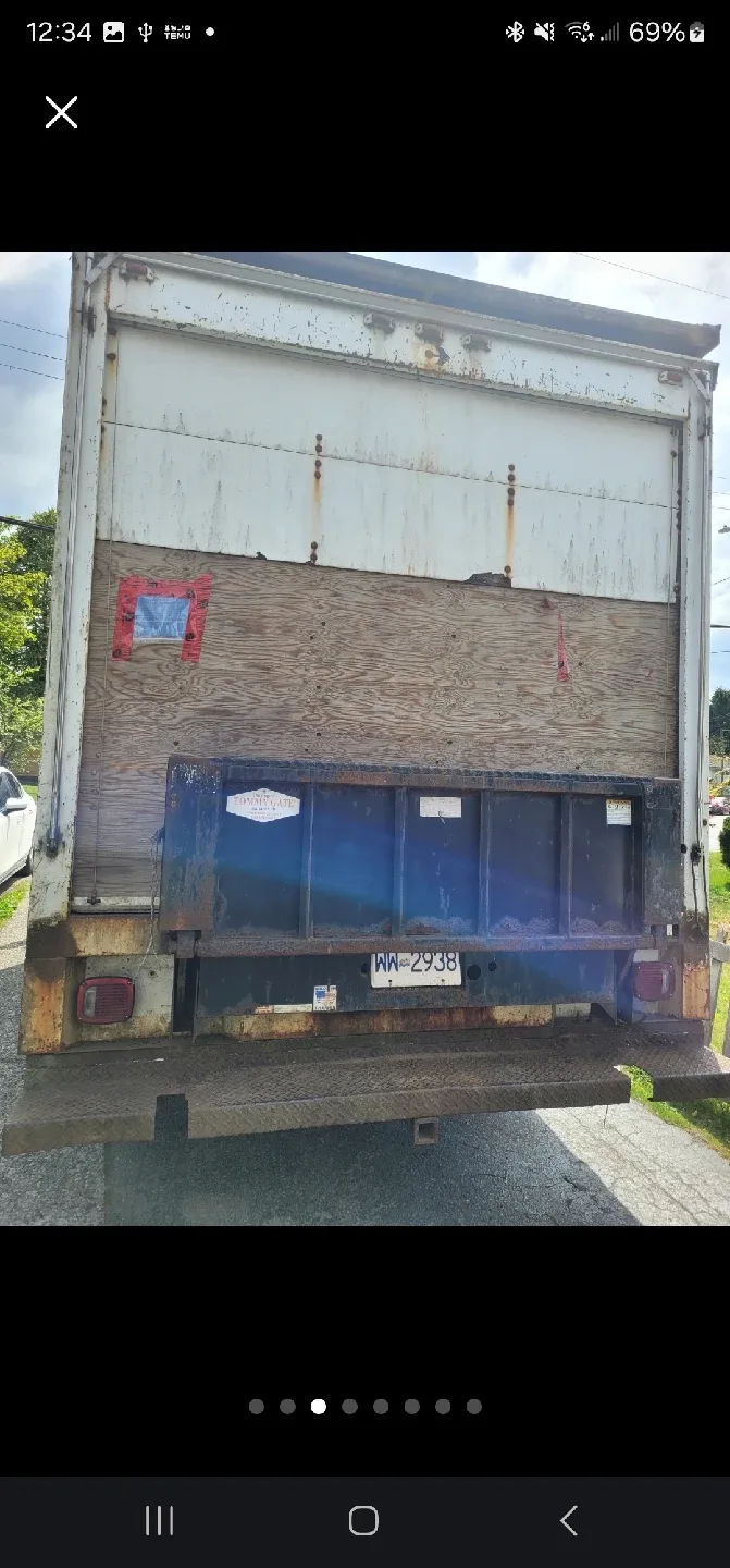 Ford E-350 Box Truck image indicator(6)