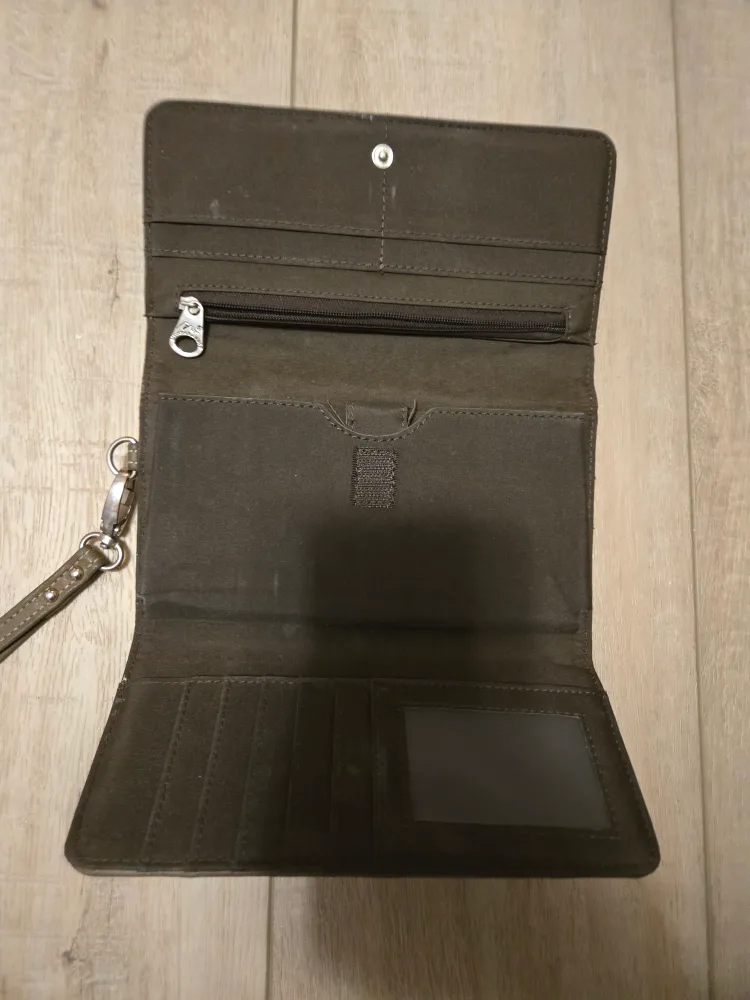 Montana West Wallet Wristlet image indicator(2)