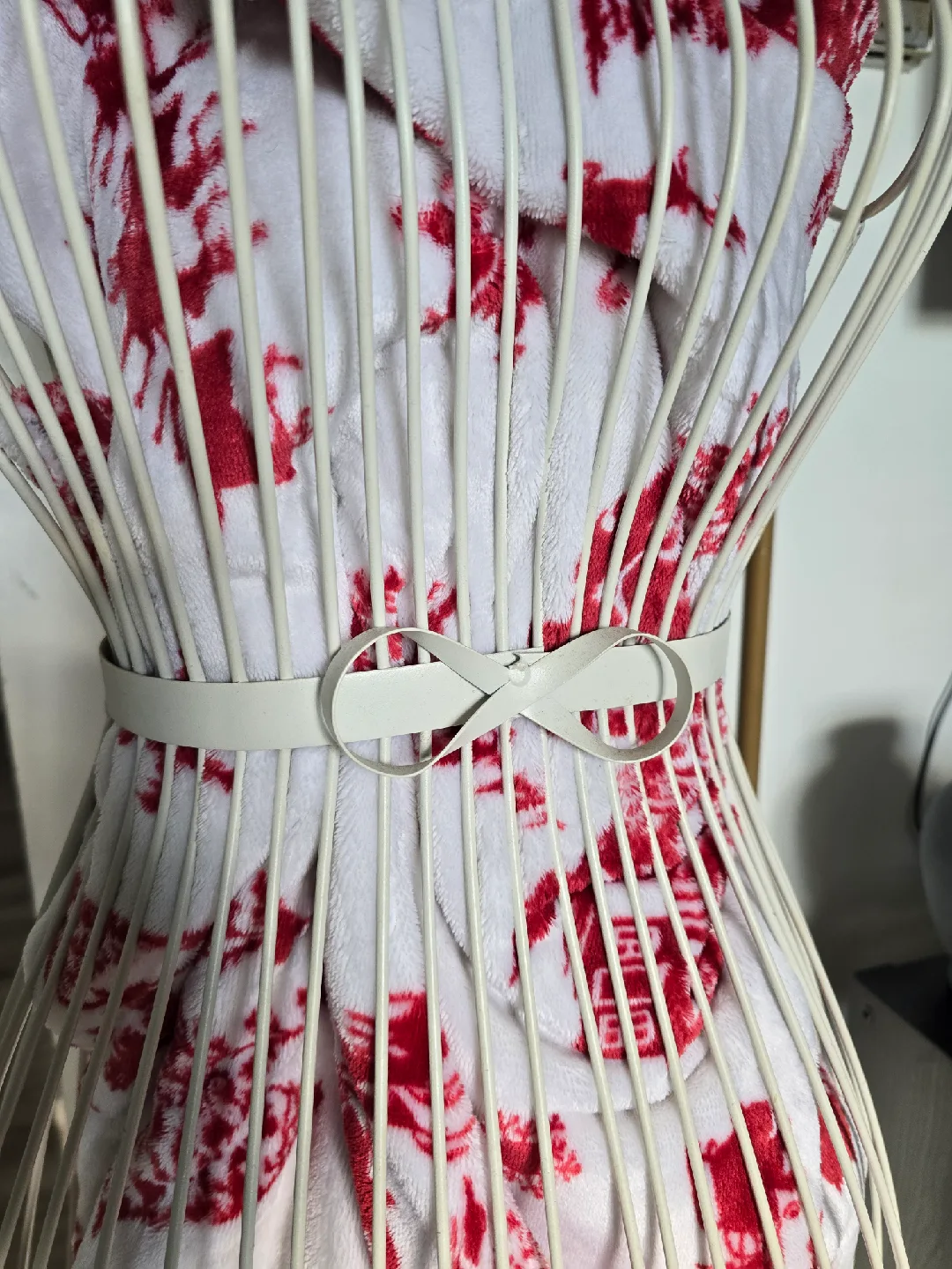 White Metal Mannequin Coat Rack Stand image indicator(6)