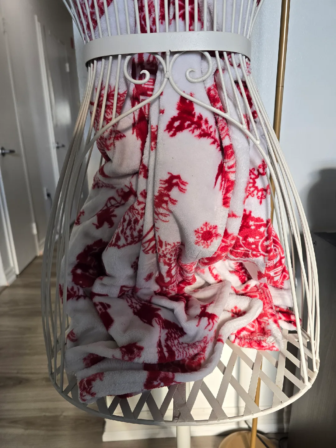 White Metal Mannequin Coat Rack Stand image indicator(7)