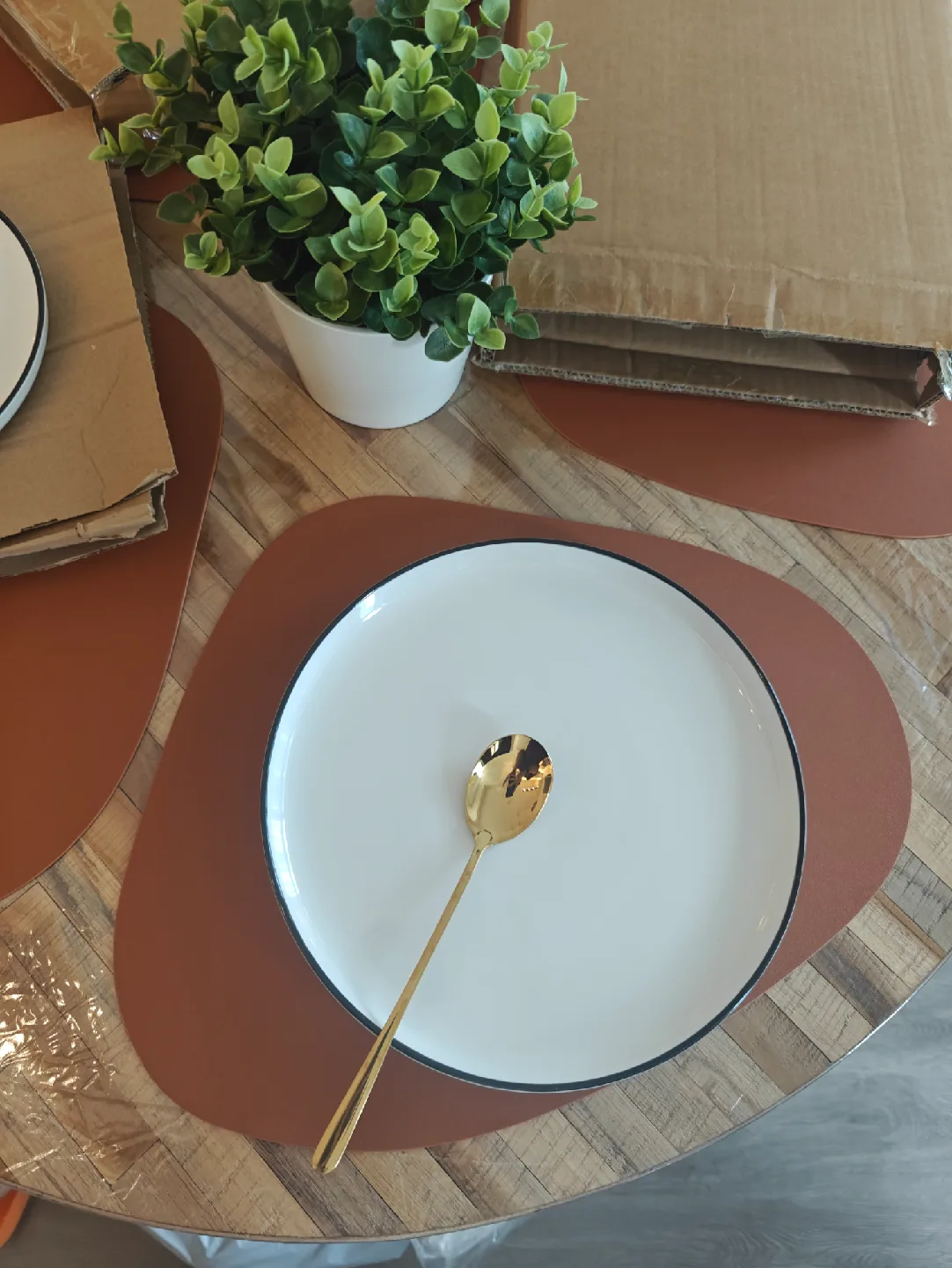 Stuctube Aviva dining table 90cm image indicator(3)