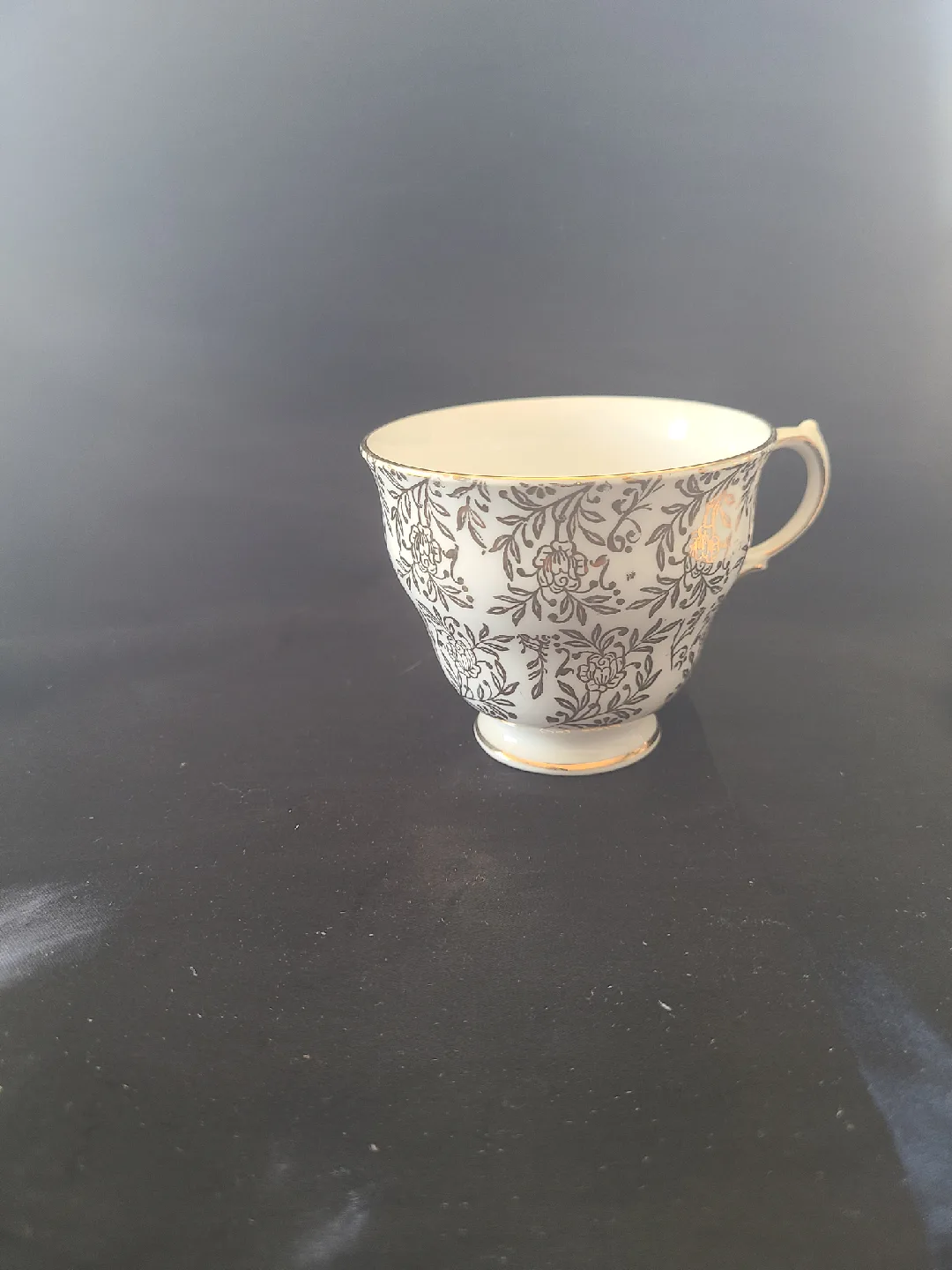 Queen Anne Teacup & Saucer Set image indicator(5)