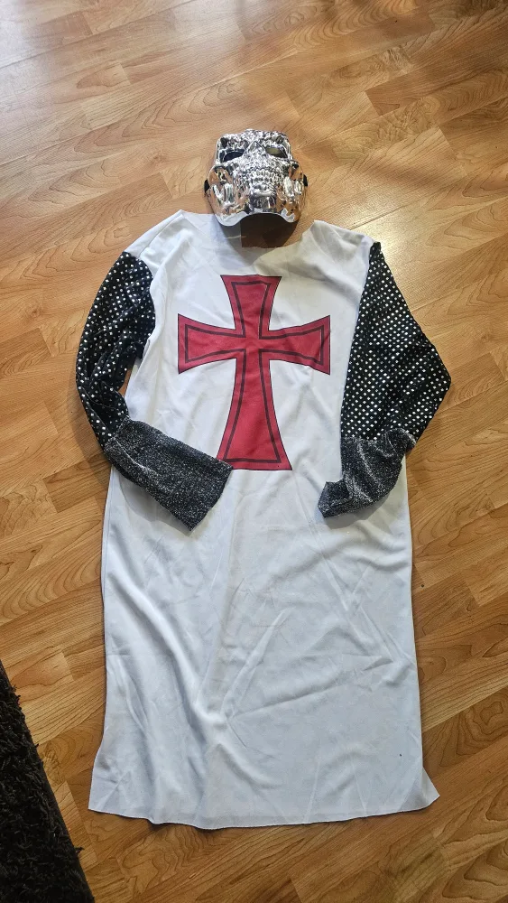 Crusader Costume with Skull Mask image indicator(2)