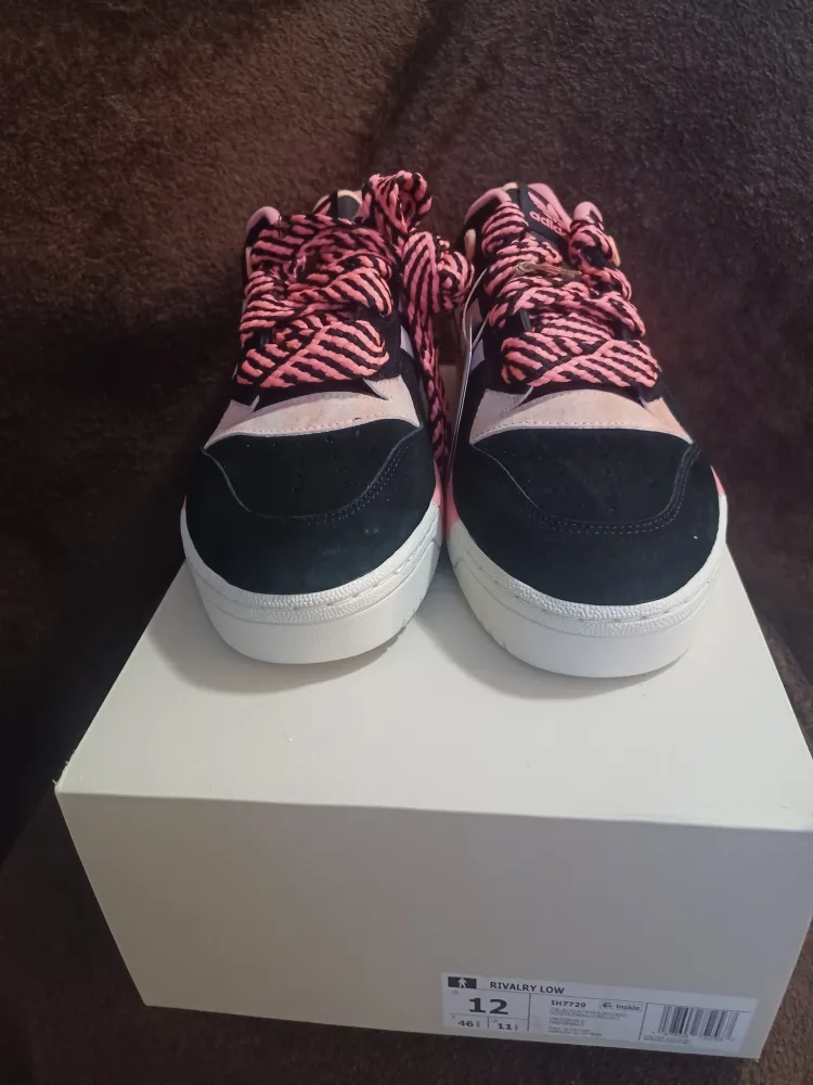 Adidas rivalry low Anthony Edward with love size 12 image indicator(2)