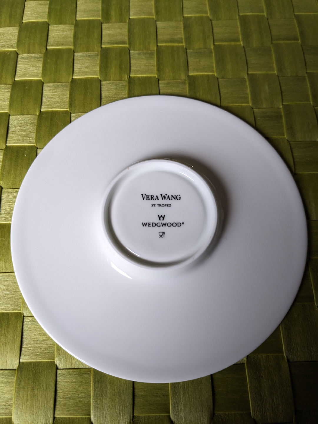 Set of Vera Wang Cups and Saucers - Like New - photo 2