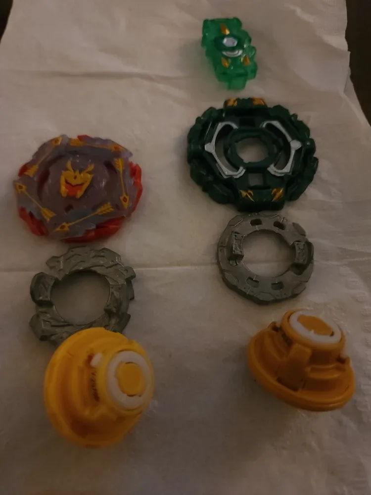 Rudur r5 x Poison cyclops c5 (hasbro) Beyblades. image indicator(2)