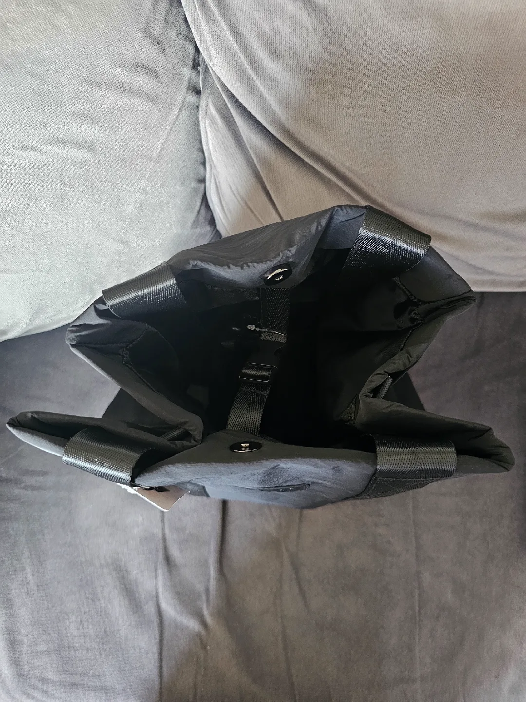 Lolë Mile-End Convertible Bag, Black image indicator(3)