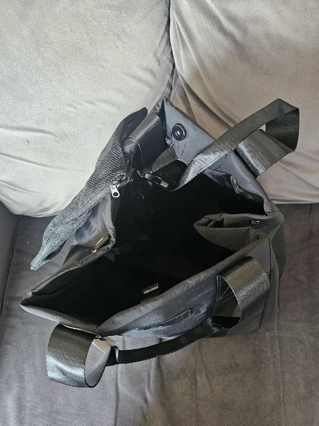 Lolë Mile-End Convertible Bag, Black image indicator(4)