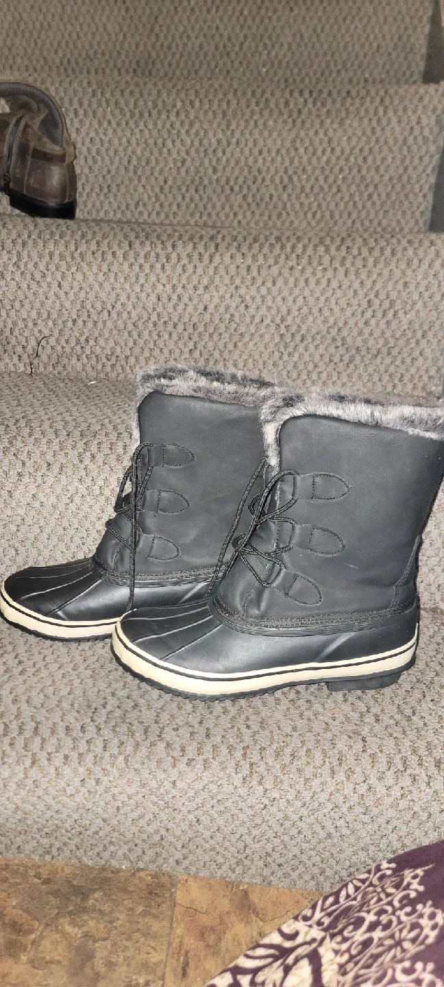 Black Winter Boots - Size 8 image indicator(3)