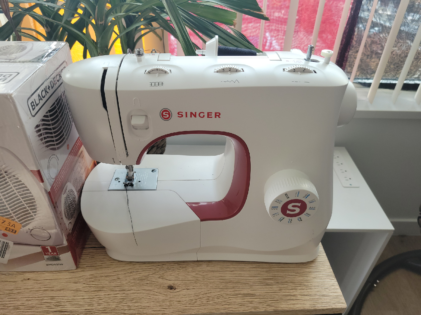 SINGER® M1500 Mechanical Sewing Machine