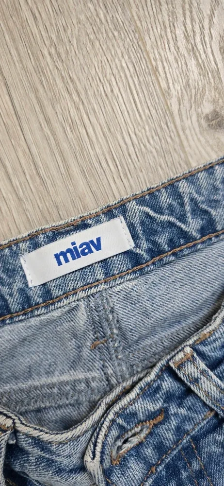MIAV Jeans - Light Wash Denim image indicator(2)