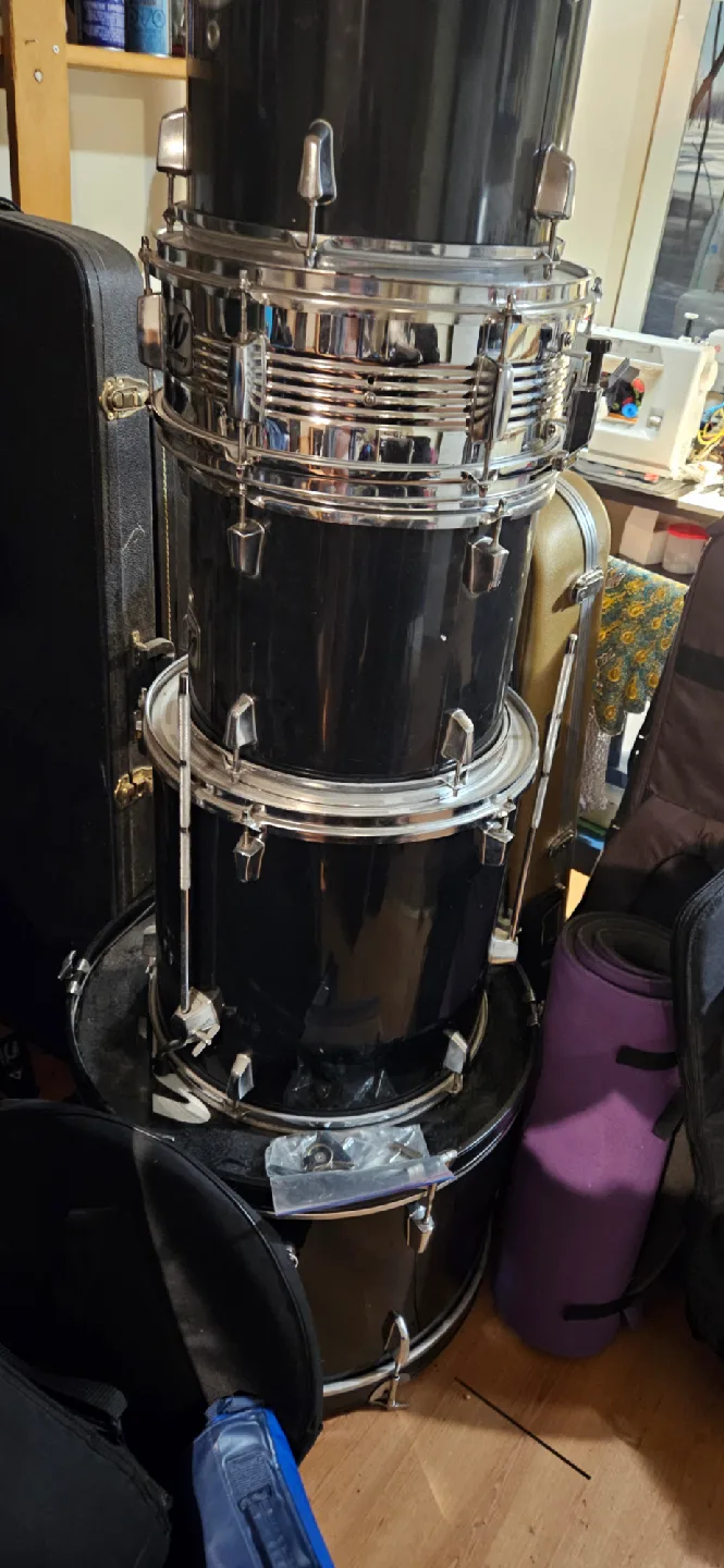 Drum Set with Zildjian and Paiste Cymbals image indicator(2)