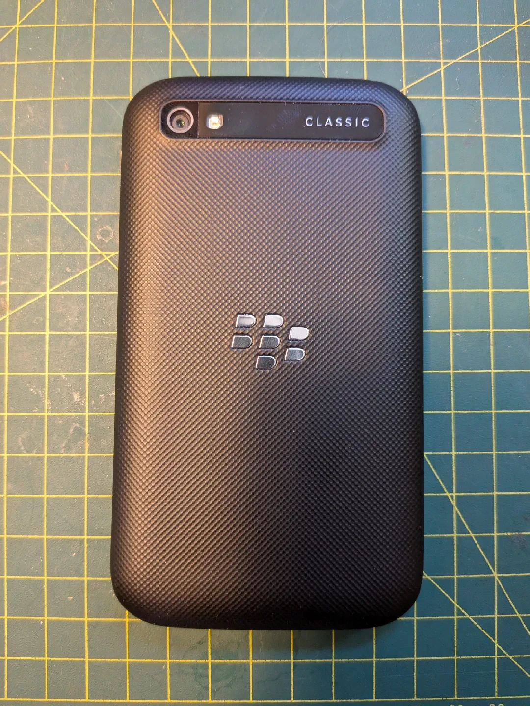Blackberry Classic phone with box image indicator(3)