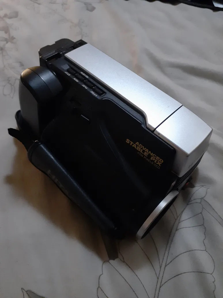 Vintage Hitachi VM-7500LA VHS-C Camcorder – Fully Functional! image indicator(2)