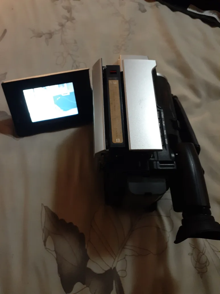 Vintage Hitachi VM-7500LA VHS-C Camcorder – Fully Functional! image indicator(3)