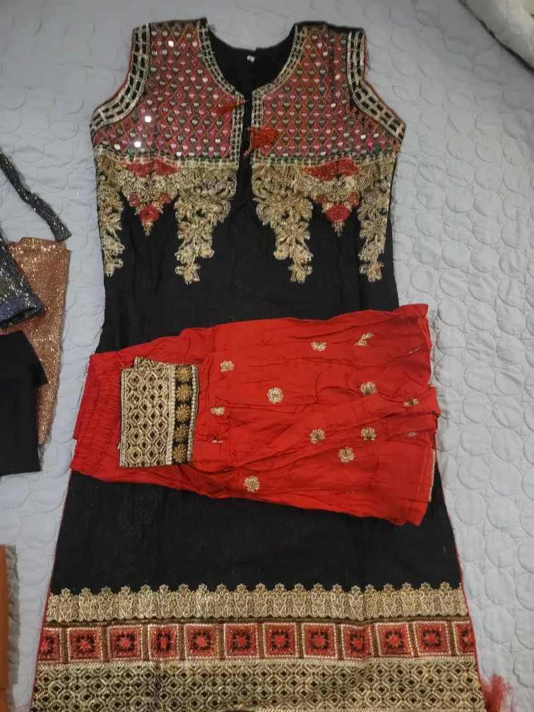 Traditional Dresses image indicator(5)