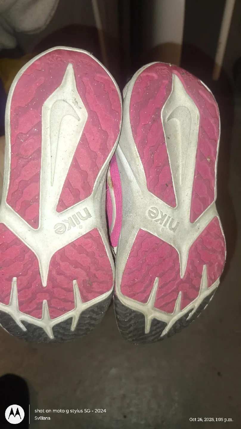 Nike Pink Running Shoes - Size 5 image indicator(2)