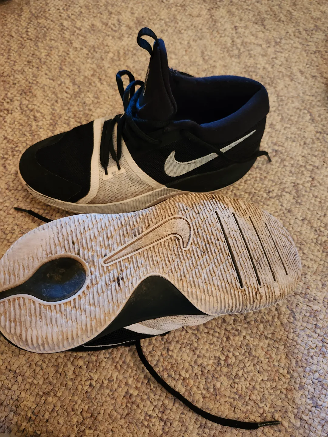 Boys Youth Nike Basketball Shoes - Black and White size 6Y thumbnail